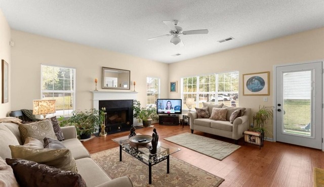 World Cup Work Base -Large Home + OFFICE- Sleeps 8 in Stonecrest