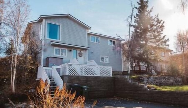 Yellowknife Downtown Toboggan Hill Retreat