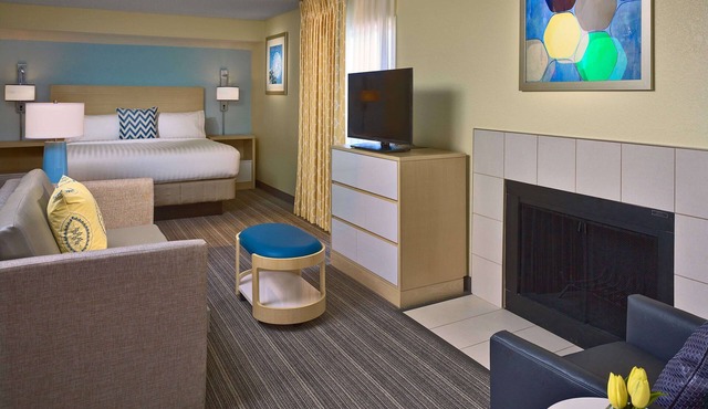 Your Home Away From Home! 2 Comfortable Units, Kitchen, Pets Allowed