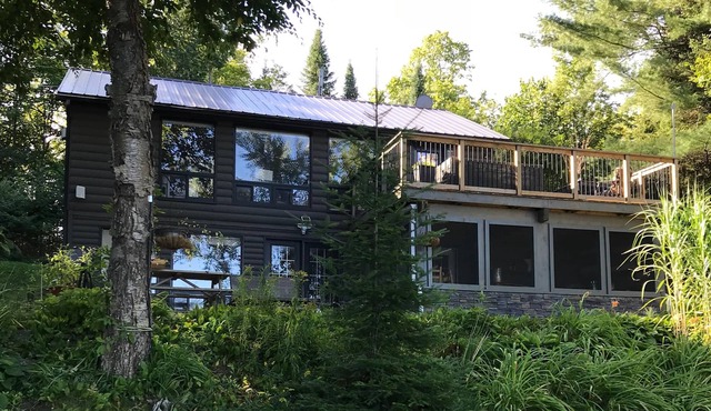 Your Lakeside Haven in Algonquin Highlands!