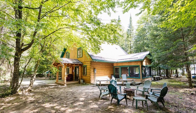 Your Premier Lakeside Getaway
