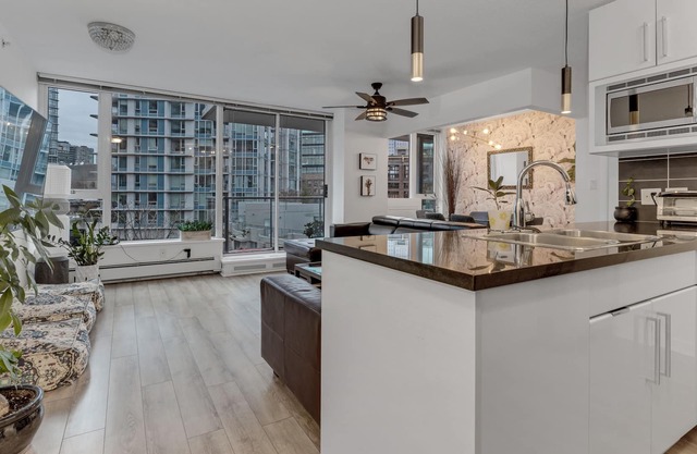 2BR Gastown Downtown Vancouver close to everything