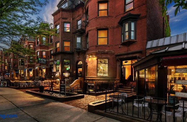Charming Studio on Boston's Iconic Newbury St 8