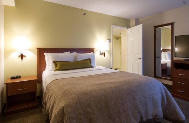 Comfort and Convenience! 4 Relaxing Units, Pets Allowed, Near Place des Arts