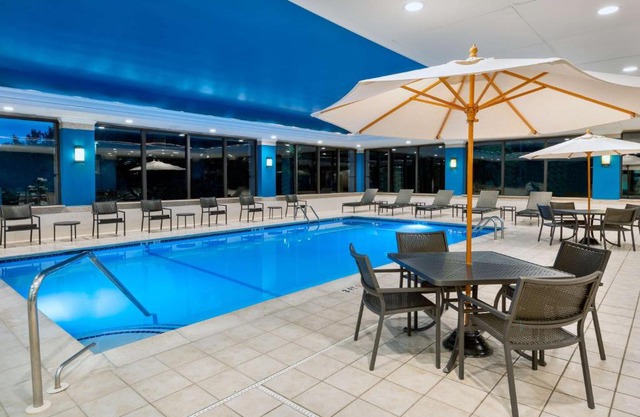 Hampton Inn Hartford Airport 