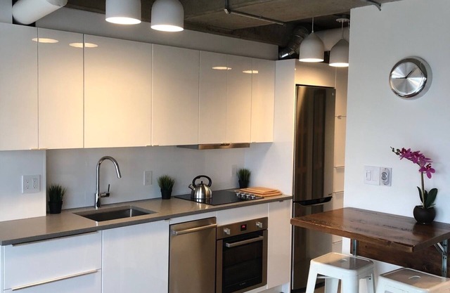 Luxury Downtown Vancouver Condo in Trendy Gastown, w/Private South-facing Deck