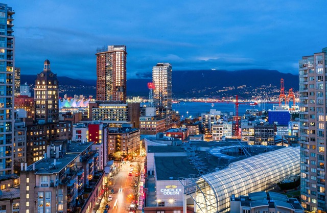 New!! Promotion!!3br/2ba Ocean/Mountain/Street View Downtown Vancouver with Pool