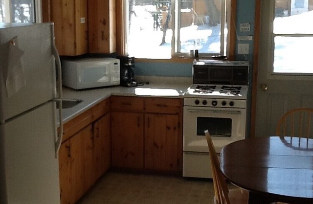 Portage Lodge - Cabin #11 (4 people) - Kenora, Ontario, Canada