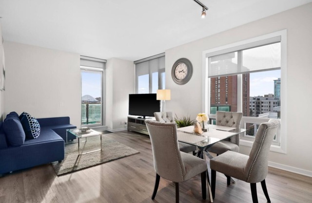 Simply Comfort. Stylish 2Bd Apt Downtown. City&Mountain View