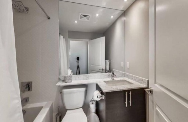 Spacious Suite Steps to King+Queen West Lake Views