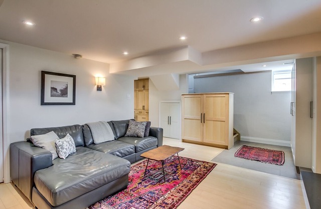 Stylish Riverdale 1-Bedroom Facing Withrow Park- $1875/mo, 5-month minimum