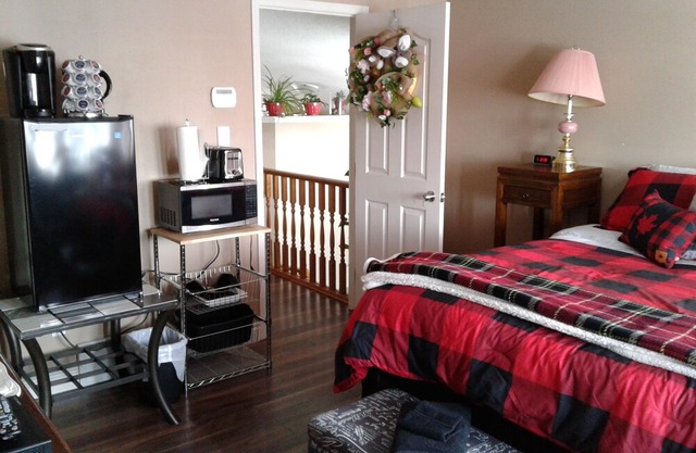 You're Always Home - Executive Room - Queen Bed/Continental Breakfast