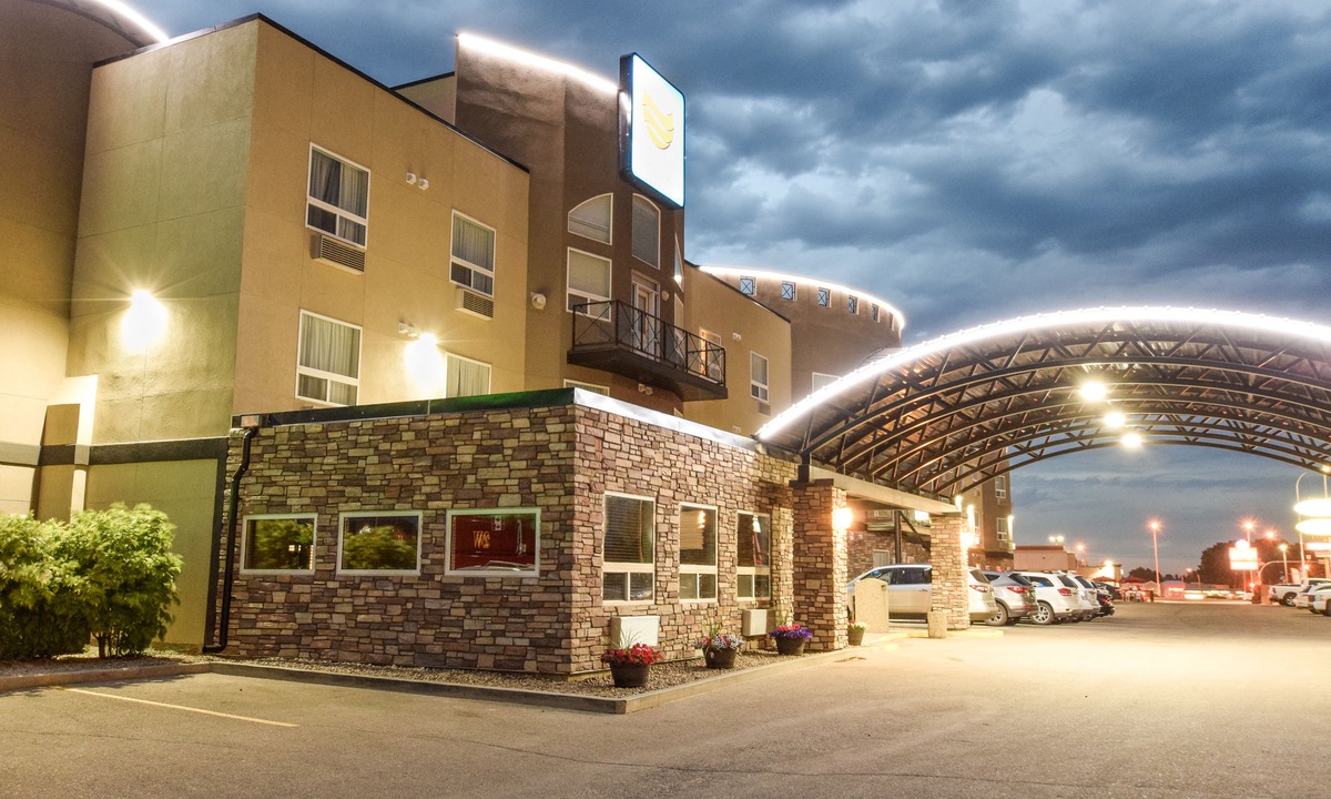 Medicine Hat Hotel | Comfort Inn & Suites Medicine Hat