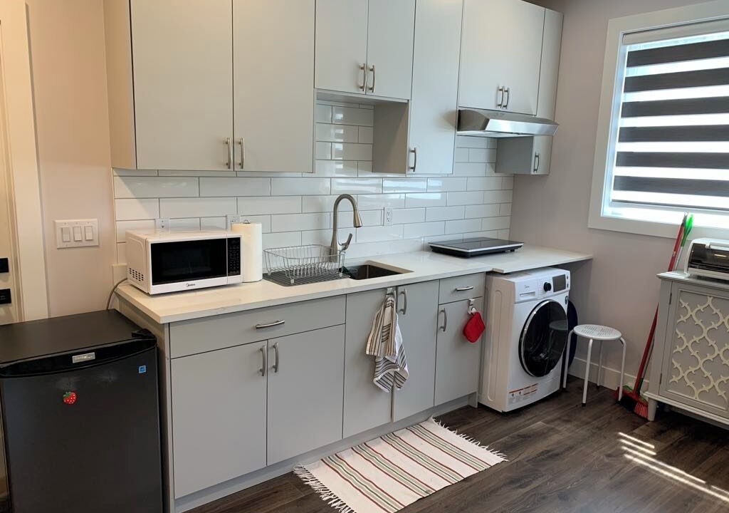 Mission Apartment | Private studio suite, WiFi, washer dryer, clean, quality linens, & smart tv.