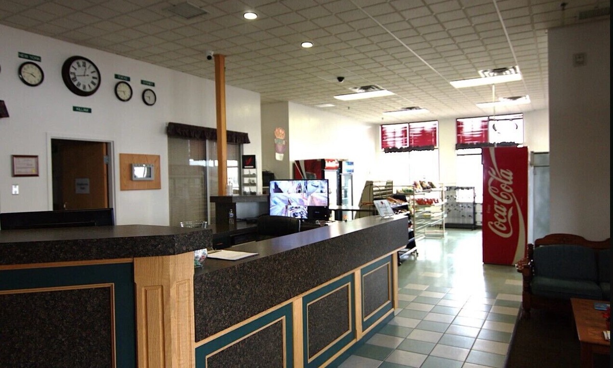 Killam Hotel | Western Budget Plus Killam Krossing