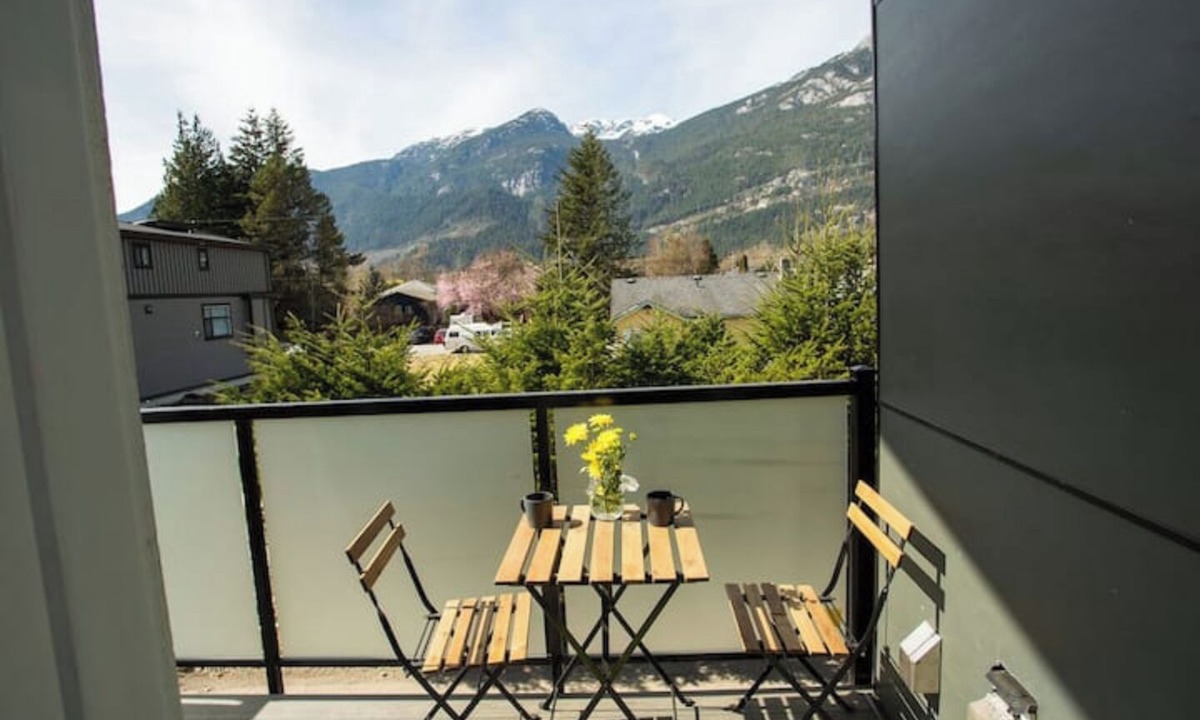 Squamish House | Serenity Haven: Captivating Sea To Sky Retreat