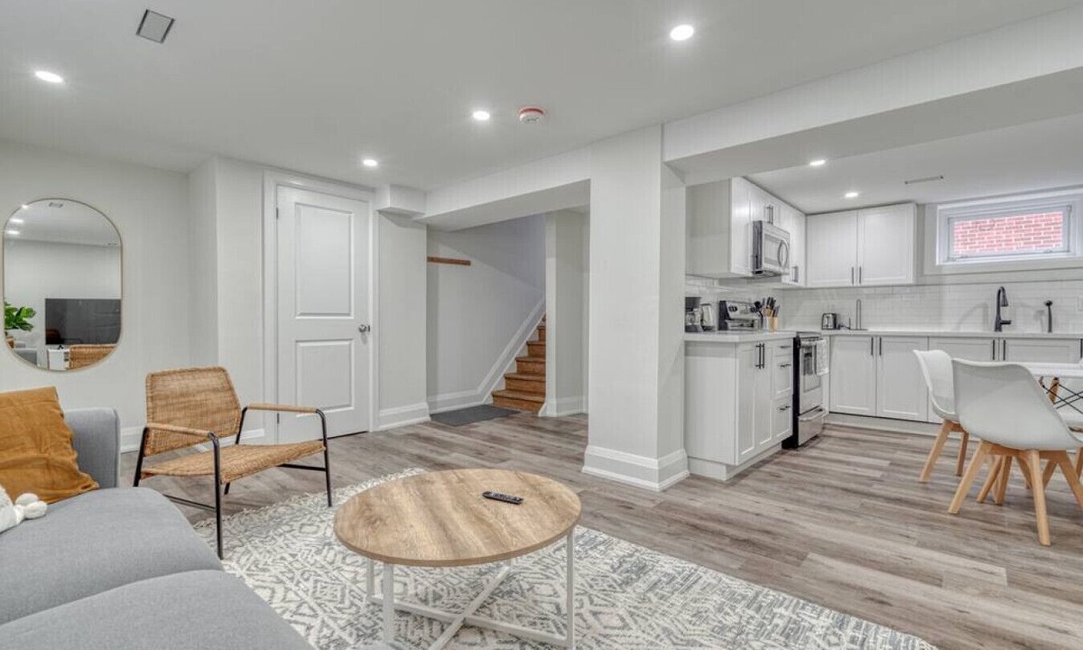 Hamilton House | Exquisite 5 bed Mins to College+Hospital+Amenities