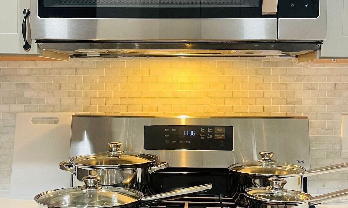 Corn Hill Apartment | This apartment is a 2 bedroom(s), 1 bathrooms, located in Rochester, NY.