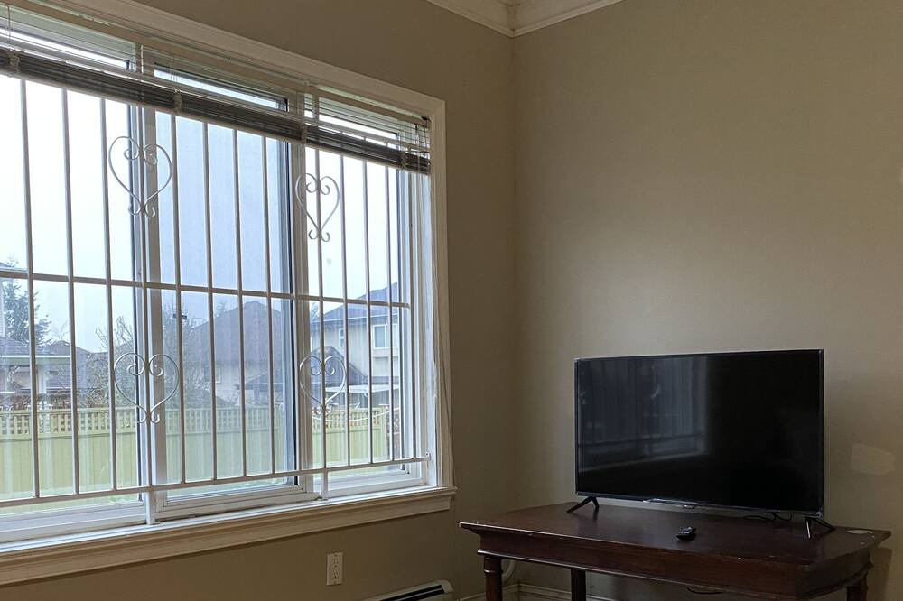Fleetwood Apartment | Quite, clean and separate suite