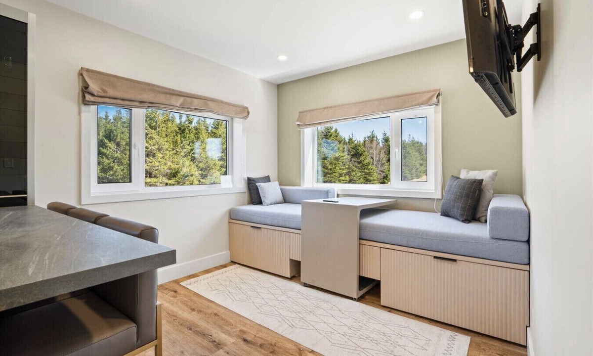 Montague House | Opulence Suite-luxury one-bedroom in hi-end neighborhood