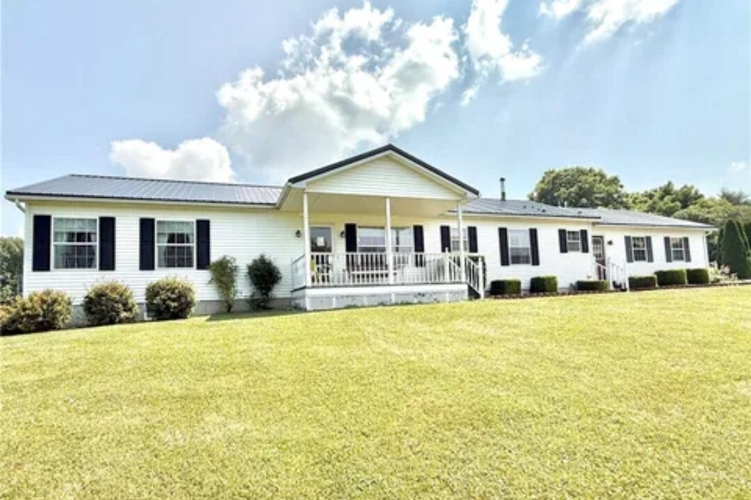 Town of Benton Cottage | Charming 3-bedroom cottage with AC in Penn Yan