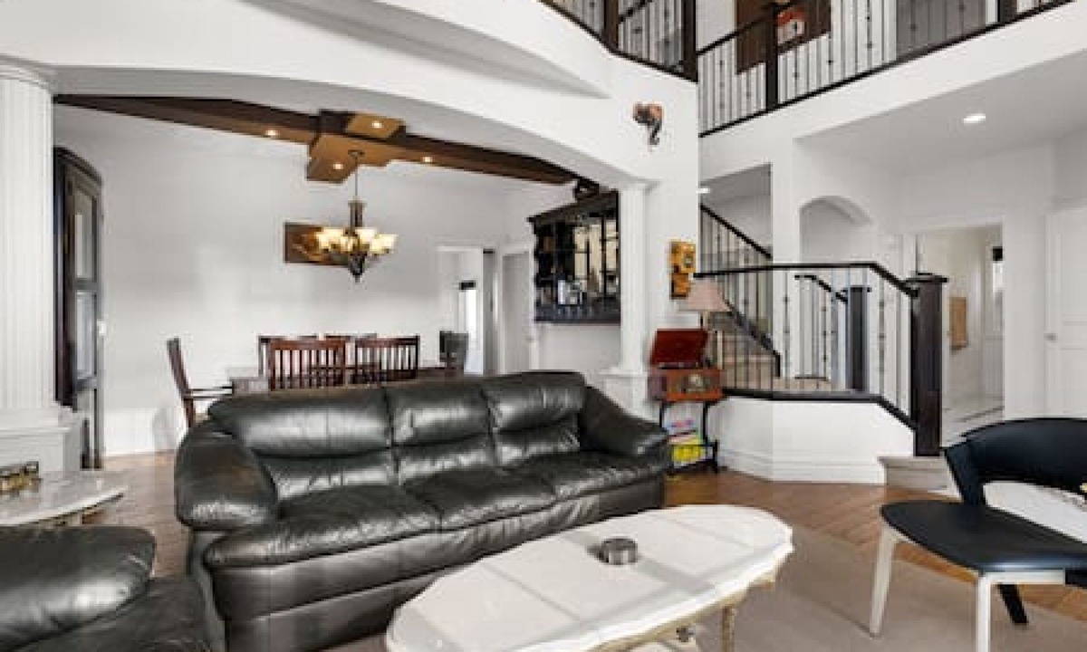 Symons Valley House | "Amantara" 5 BR Luxury Retreat | Bright & Serene