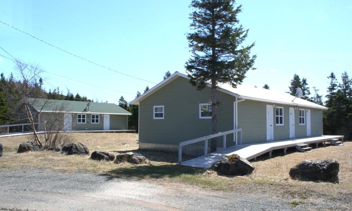 Trout River Apartment | Crocker Cabins Unit 2 offers a self‑contained efficiency unit in Gros Morne.