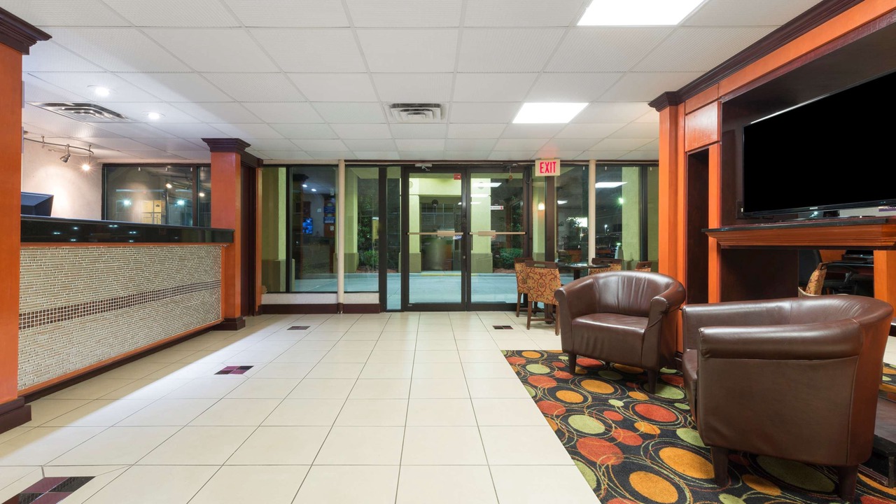 Photo of Livingroom in Tonawanda
