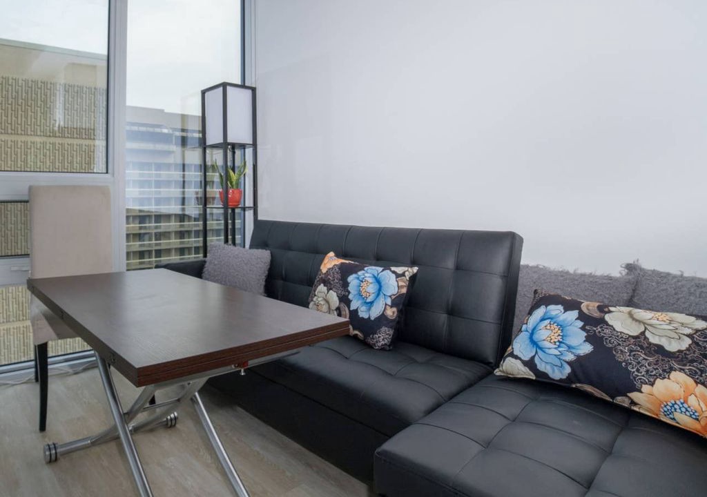 Photo of Livingroom in Bay Street Corridor