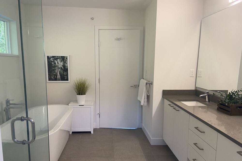 Photo of Bathroom in Squamish