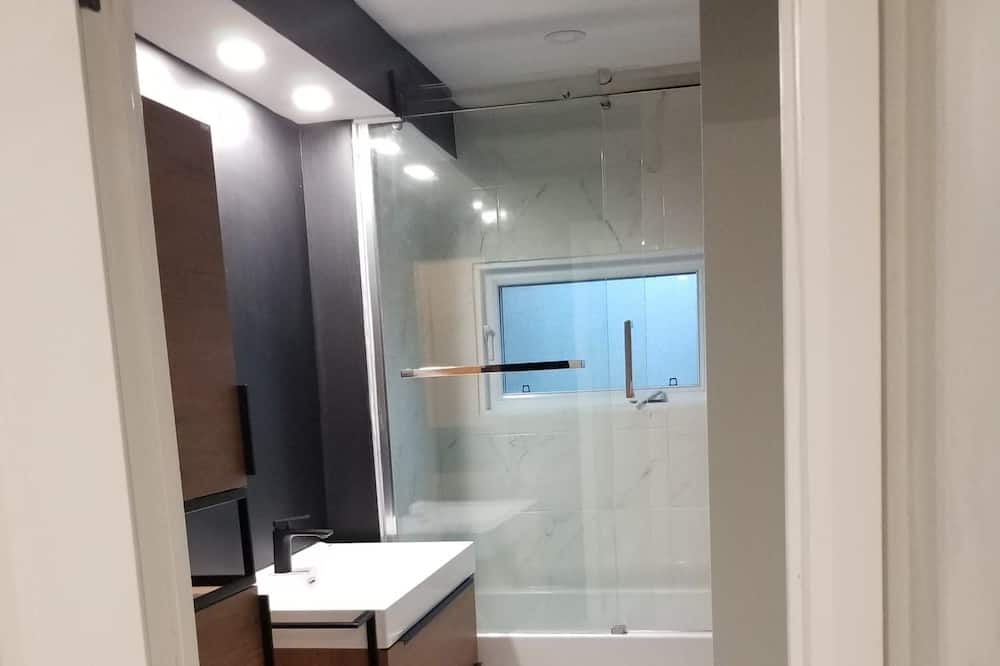Photo of Bathroom in Laval