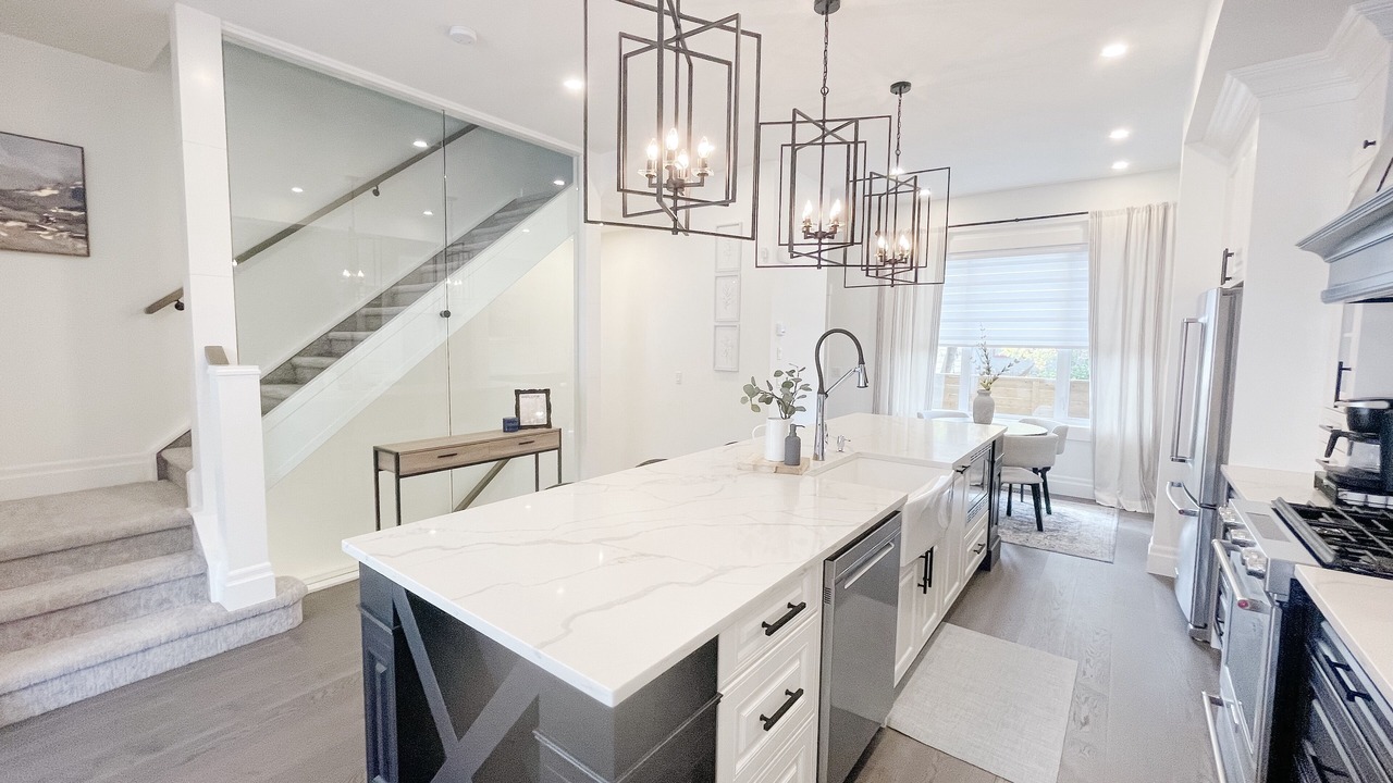 Photo of Kitchen in Banff Trail