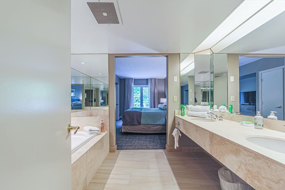 Photo of Bathroom in Oro-Medonte