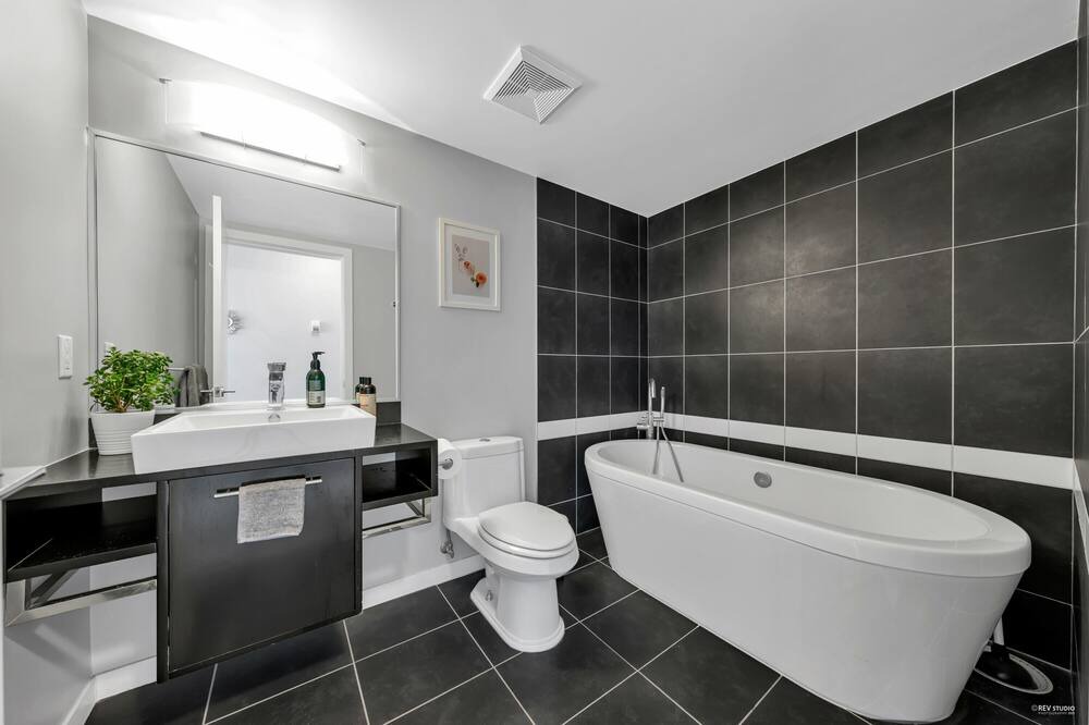 Photo of Bathroom in Crosstown