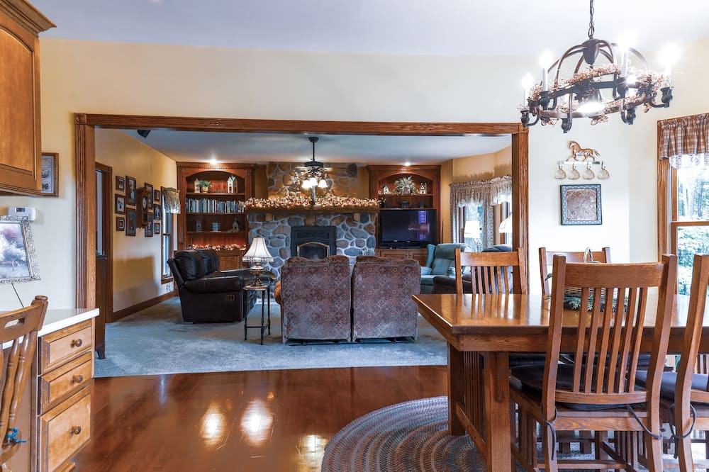 Photo of Livingroom in McKean