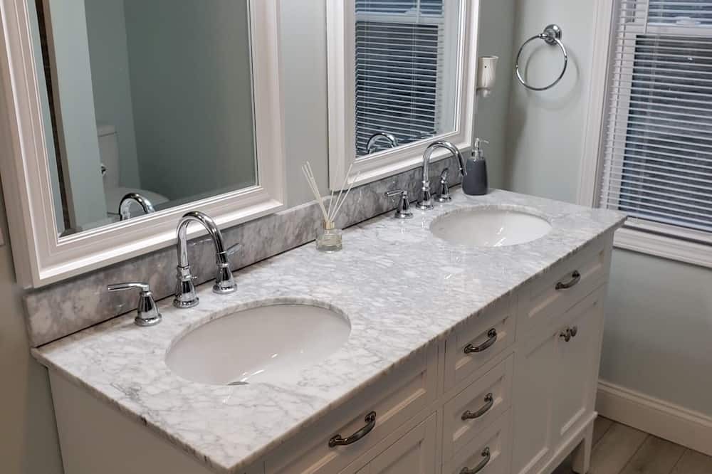 Photo of Bathroom in Port Clinton