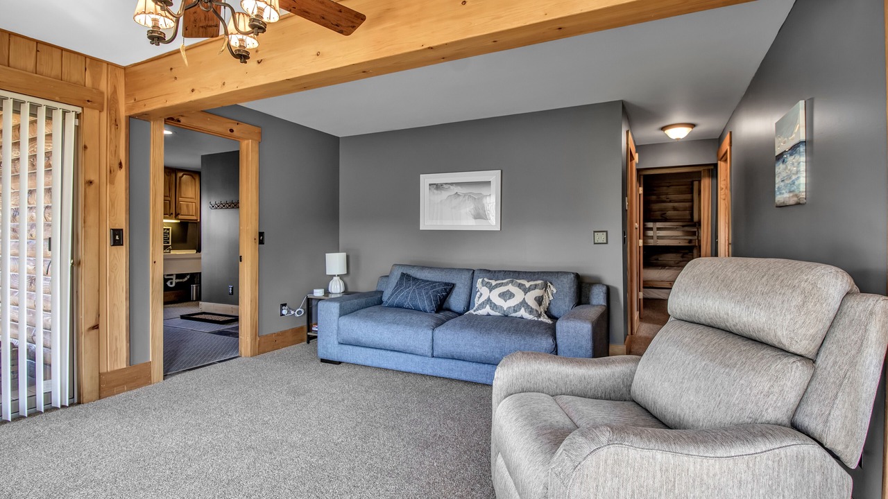 Photo of Livingroom in Farmersville Station