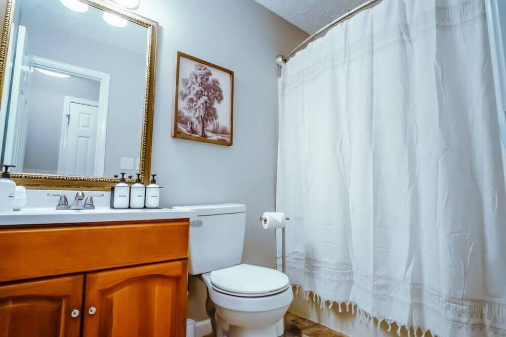 Photo of Bathroom in Madison-on-the-Lake