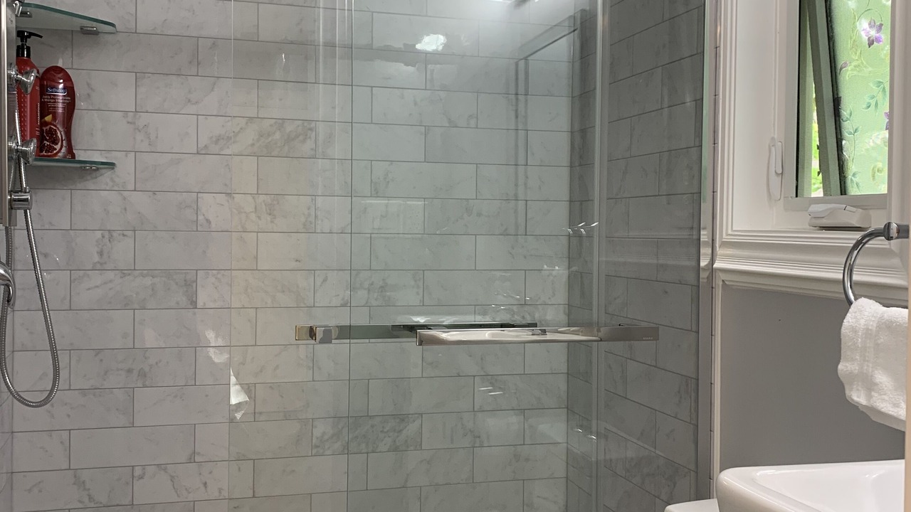 Photo of Bathroom in Niagara Falls