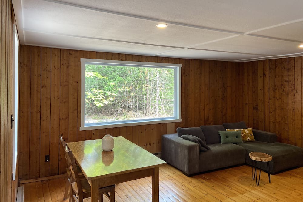Photo of Livingroom in Notre-Dame-de-la-Merci