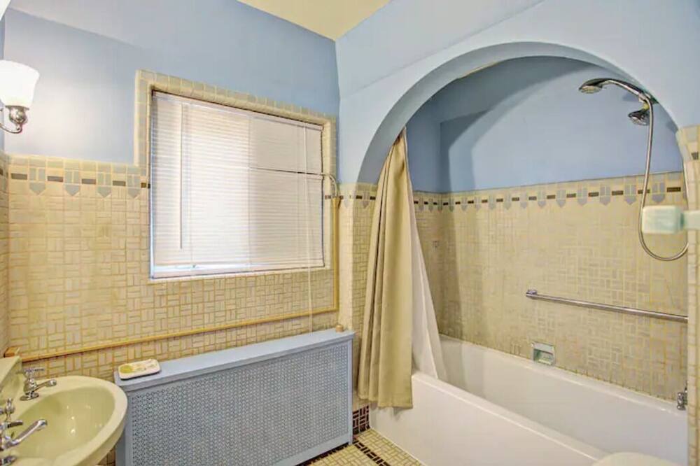 Photo of Bathroom in Jamestown