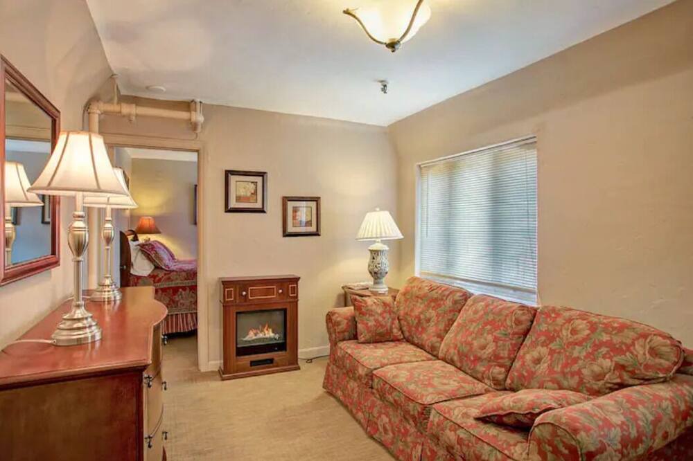 Photo of Livingroom in Jamestown