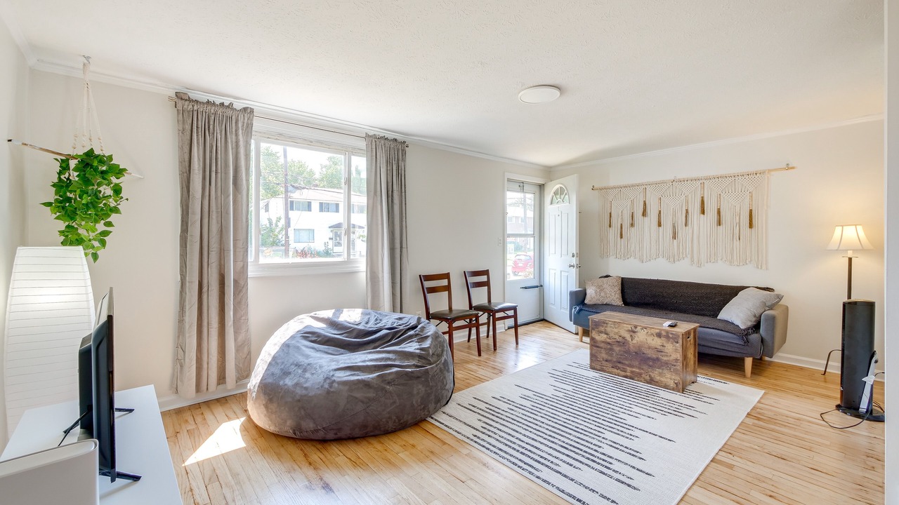 Photo of Livingroom in Cleveland
