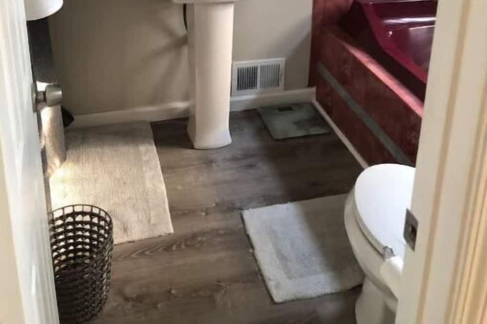 Photo of Bathroom in Gates-North Gates