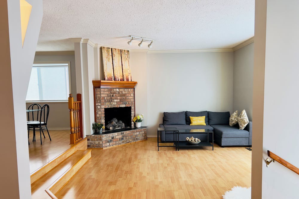 Photo of Livingroom in Maple Ridge