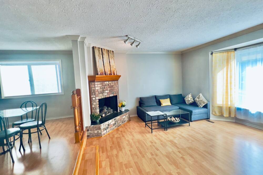 Photo of Livingroom in Maple Ridge