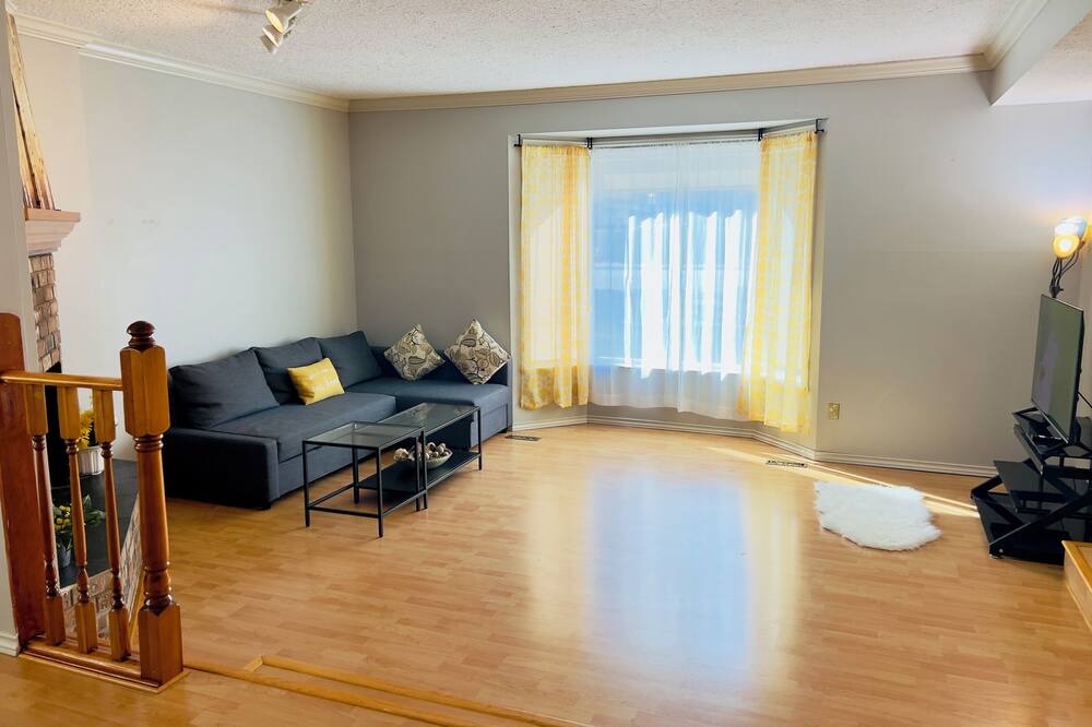 Photo of Livingroom in Maple Ridge