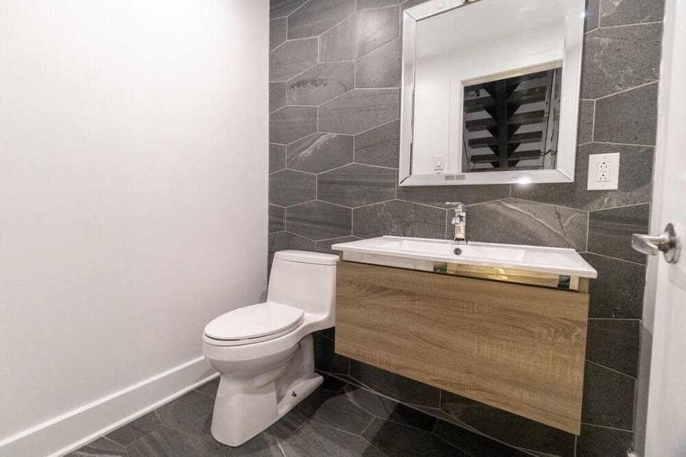 Photo of Bathroom in Cite Multimedia