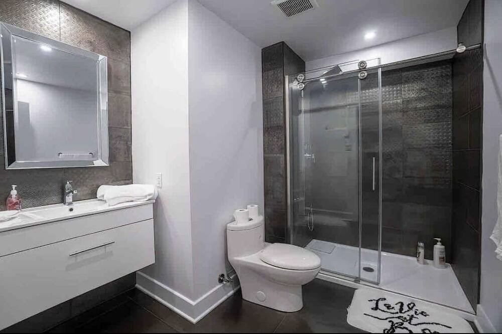 Photo of Bathroom in Cite Multimedia
