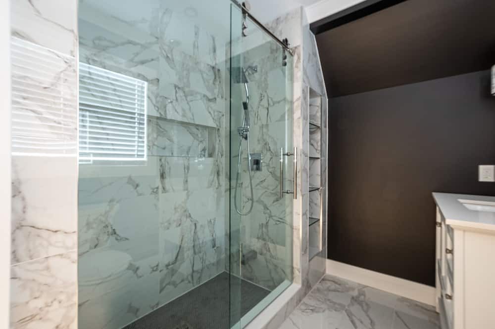 Photo of Bathroom in Adjala-Tosorontio